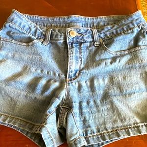 Women, short, Lo waste